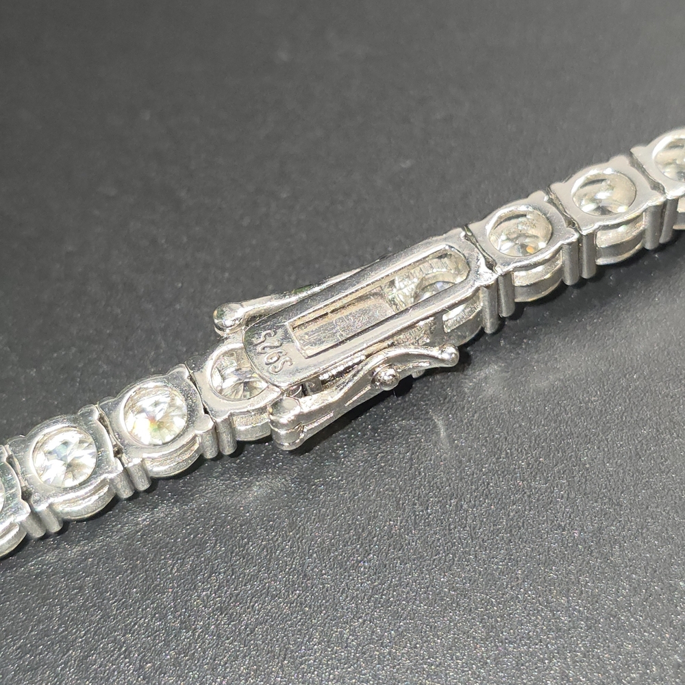 β¨ 80+ CTW Moissanite Tennis Chain & Cross Pendant Set β 5mm β¨ - Picture 4 of 7